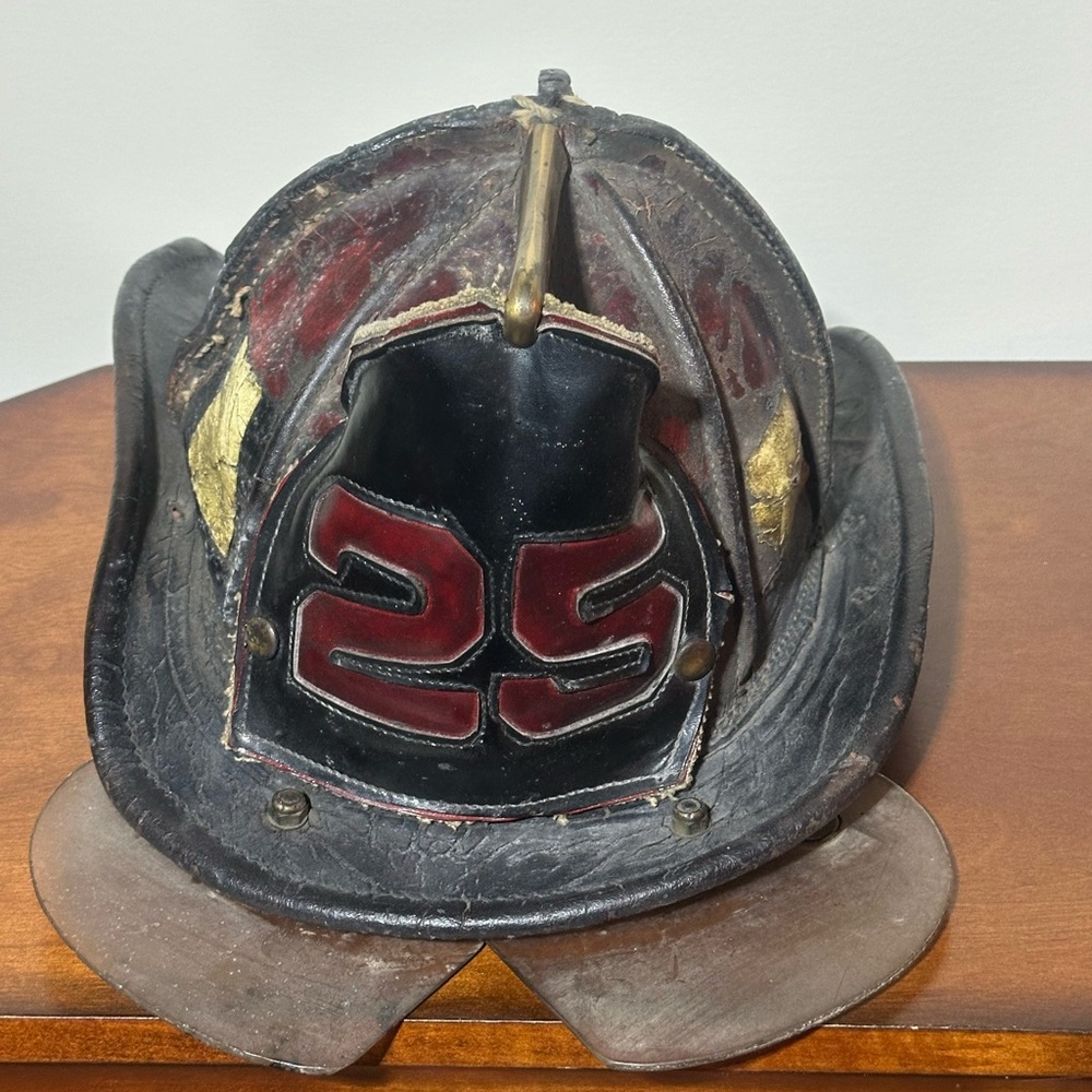 Boston Fire Dept Ladder 25 Leather 5a Helmet